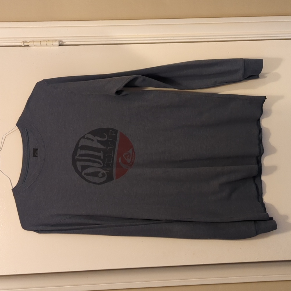 Quiksilver men's long sleeve shirt. Size L.